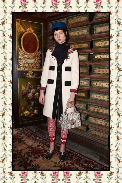 Look 17